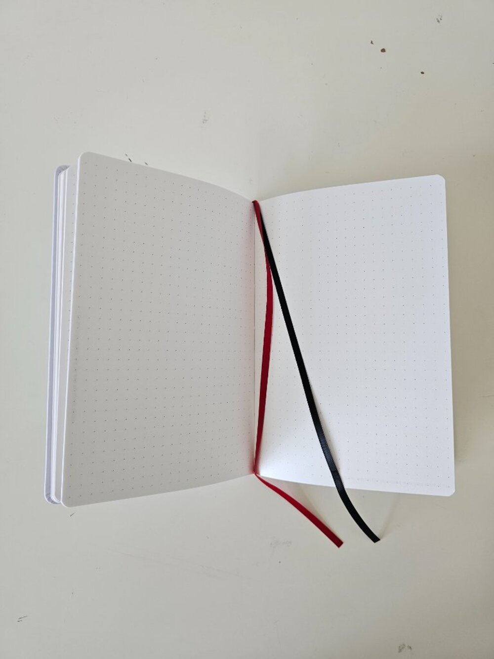 New LULULEMON White Membership Notepad Notebook Red & Black Ribbon Bookmarks - Picture 3 of 8